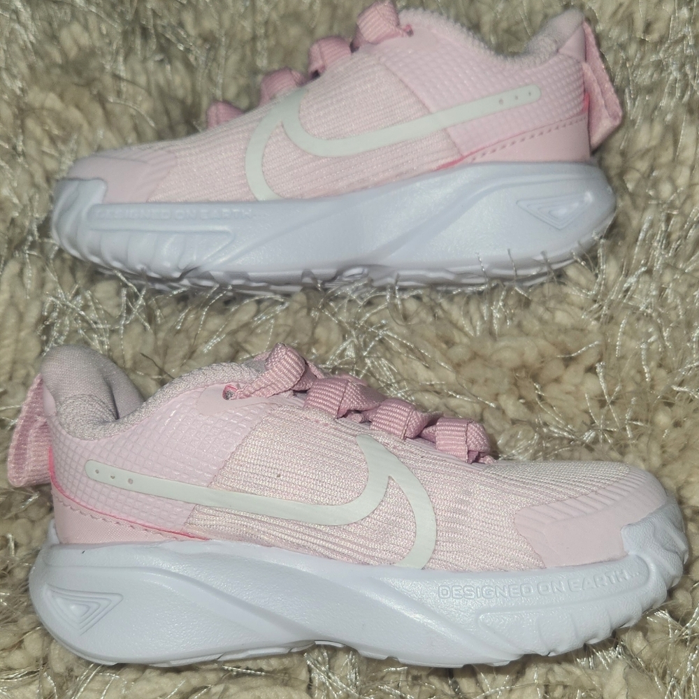 NEW - Nike Baby Girl Star Runner (Size 5C)